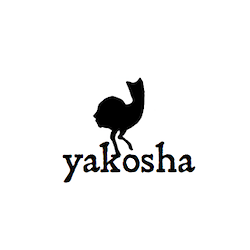 夜更社ロゴ。上に謎の生き物のシルエット、下部にyakoshaの文字。